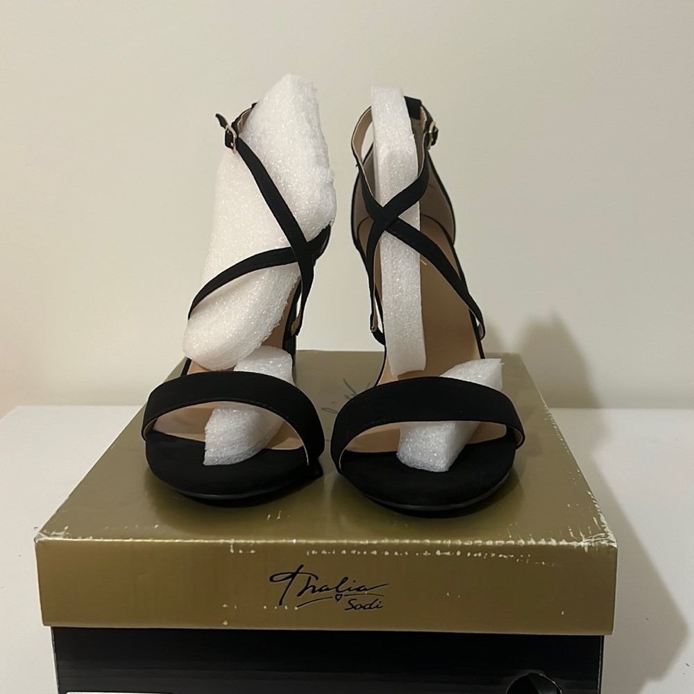 THALIA SODI
Women's Darria Strappy Sandals, Size 9.5